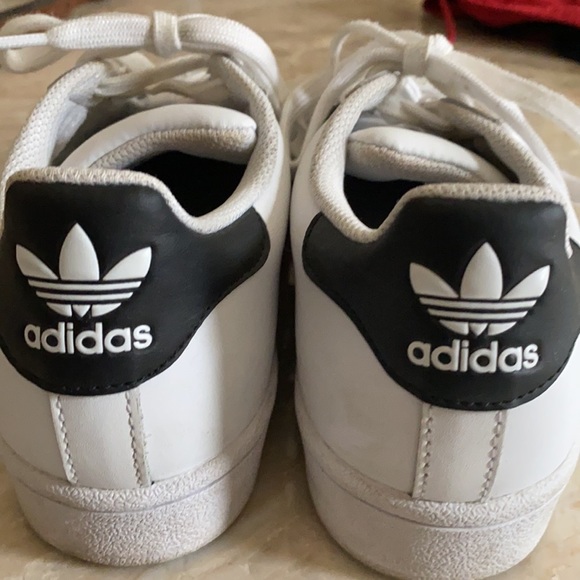 Adidas superstar sneakers size 6 - Picture 3 of 4
